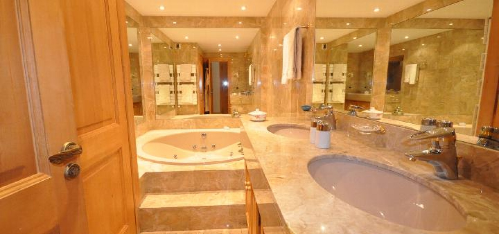 Megève,Haute-Savoie,France,3 BathroomsBathrooms,Chalet,1006 Megève,Haute-Savoie,France,3 BathroomsBathrooms,Chalet,1006